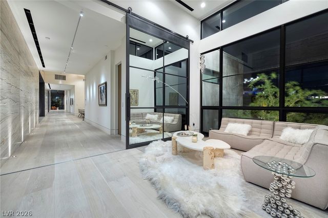 712 Dragon Peak Drive, Henderson, NV 89012