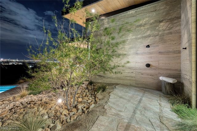 712 Dragon Peak Drive, Henderson, NV 89012