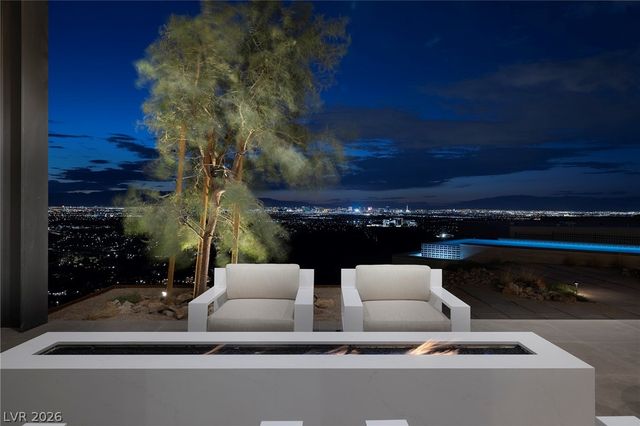 712 Dragon Peak Drive, Henderson, NV 89012