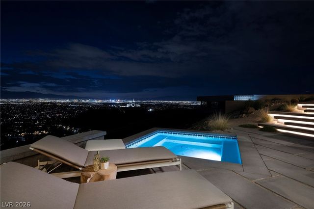 712 Dragon Peak Drive, Henderson, NV 89012