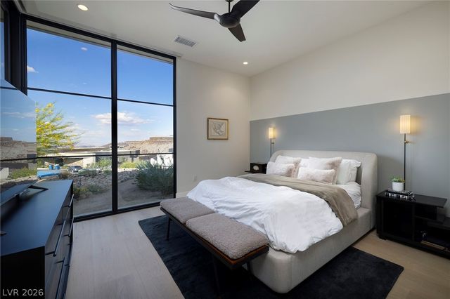 712 Dragon Peak Drive, Henderson, NV 89012