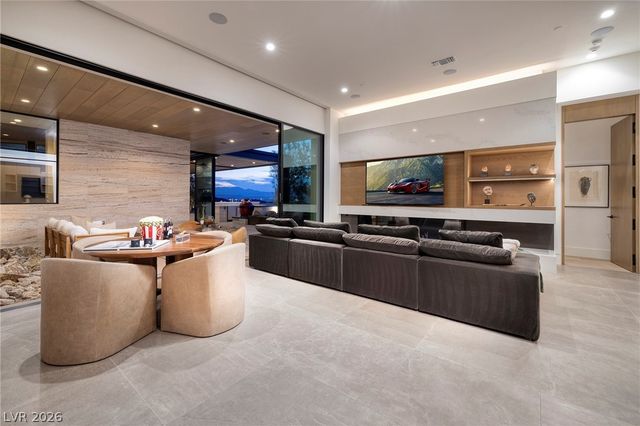 712 Dragon Peak Drive, Henderson, NV 89012