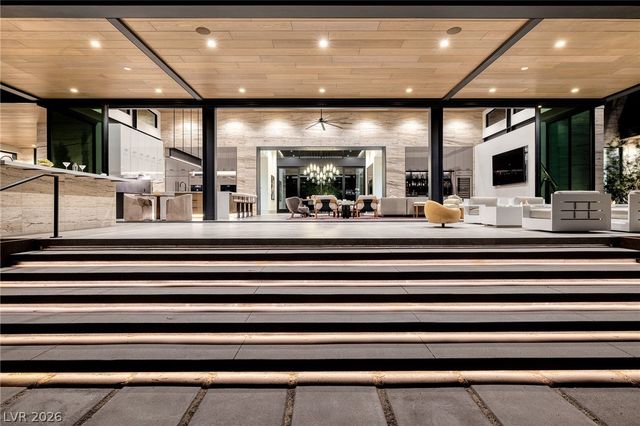 712 Dragon Peak Drive, Henderson, NV 89012