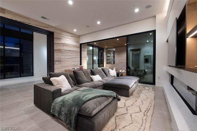 712 Dragon Peak Drive, Henderson, NV 89012