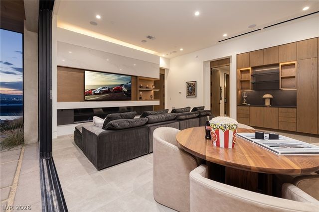 712 Dragon Peak Drive, Henderson, NV 89012