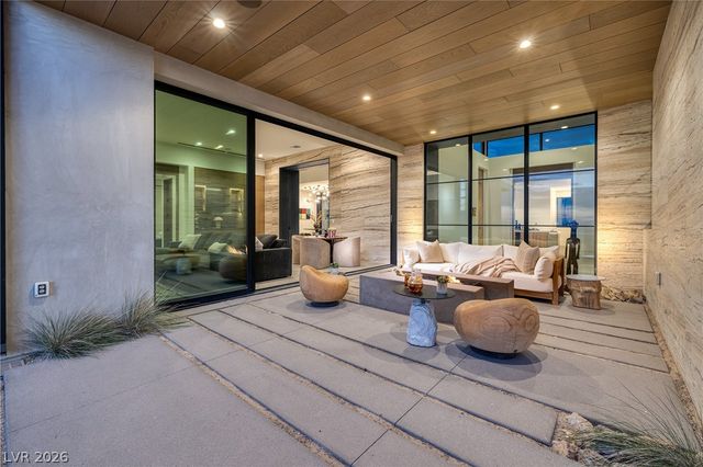 712 Dragon Peak Drive, Henderson, NV 89012