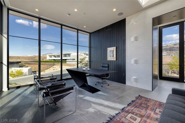 712 Dragon Peak Drive, Henderson, NV 89012