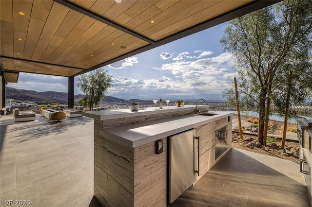 712 Dragon Peak Drive, Henderson, NV 89012