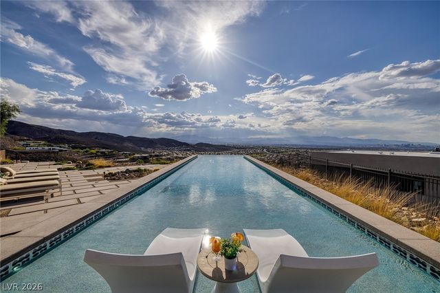 712 Dragon Peak Drive, Henderson, NV 89012