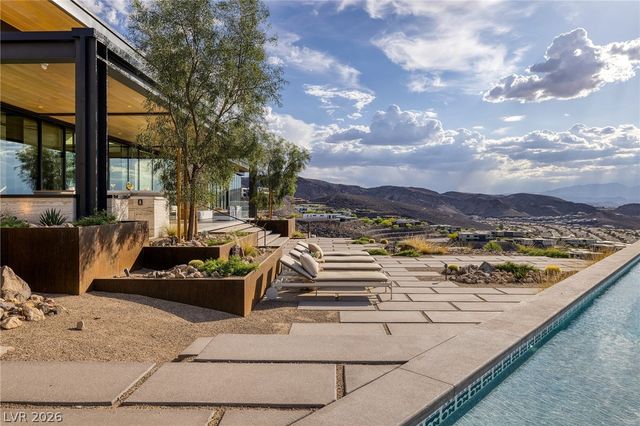 712 Dragon Peak Drive, Henderson, NV 89012