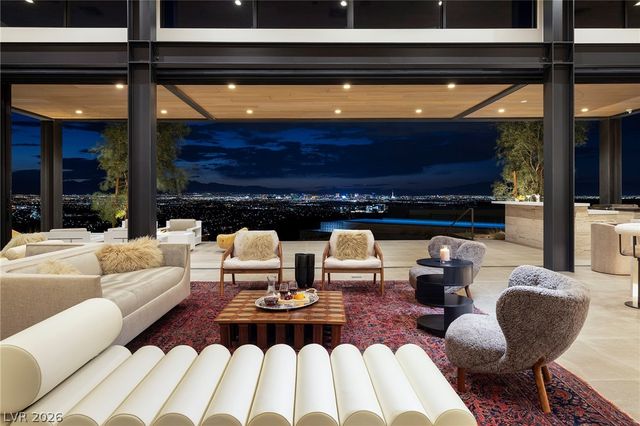 712 Dragon Peak Drive, Henderson, NV 89012