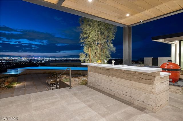 712 Dragon Peak Drive, Henderson, NV 89012