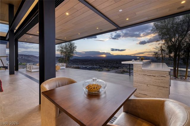 712 Dragon Peak Drive, Henderson, NV 89012