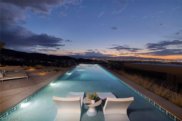 712 Dragon Peak Drive, Henderson, NV 89012