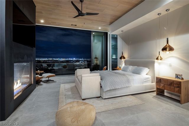 712 Dragon Peak Drive, Henderson, NV 89012