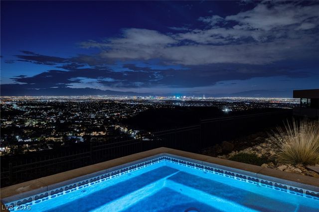 712 Dragon Peak Drive, Henderson, NV 89012