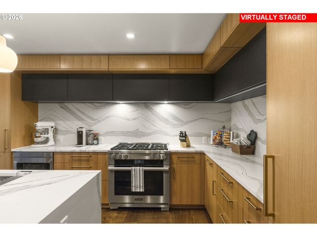 590 WATERFRONT Way 600, Vancouver, WA 98660