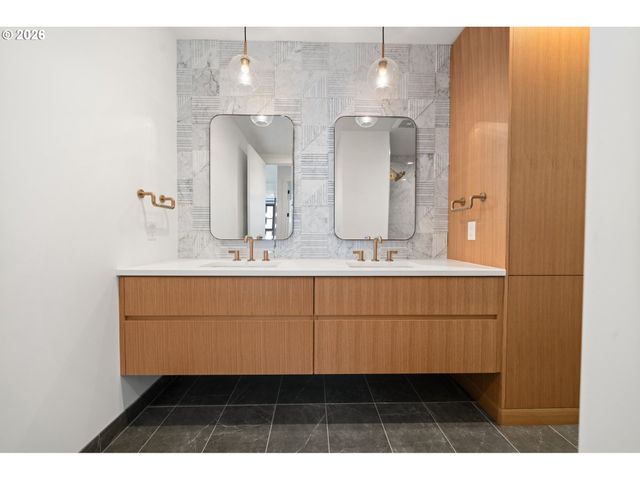 590 WATERFRONT Way 600, Vancouver, WA 98660