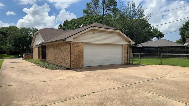 4008 Alava Drive, Fort Worth, TX 76133
