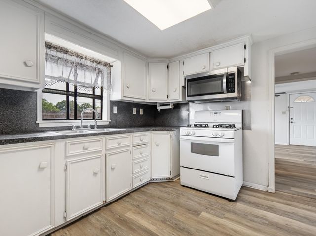 3320 Brooks Avene, Bay City, TX 77414
