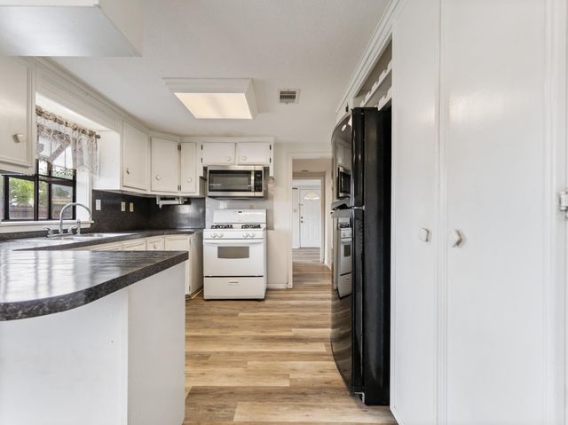3320 Brooks Avene, Bay City, TX 77414