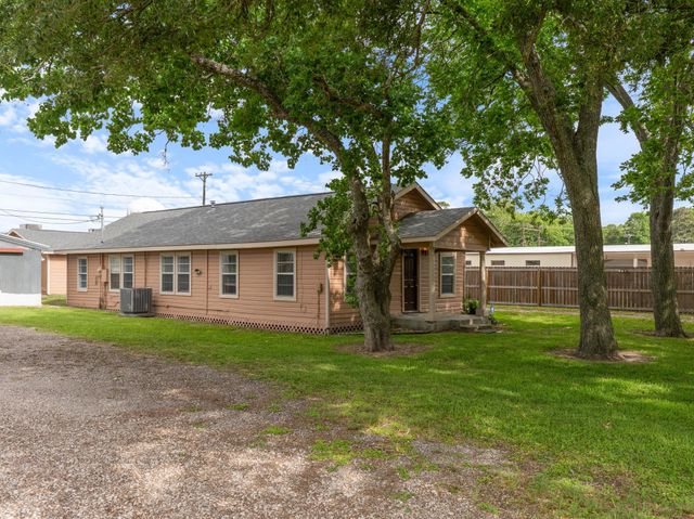 3320 Brooks Avene, Bay City, TX 77414