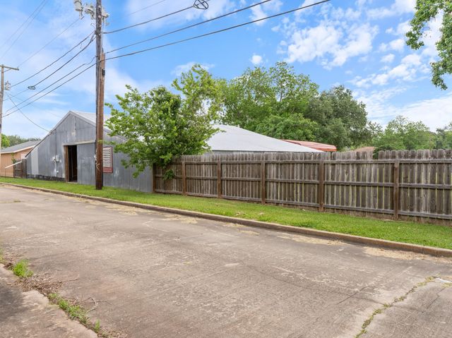 3320 Brooks Avene, Bay City, TX 77414