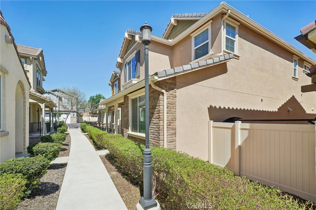 Image 10 of property listing at 618 S Brampton Lane, Rialto, CA 92376