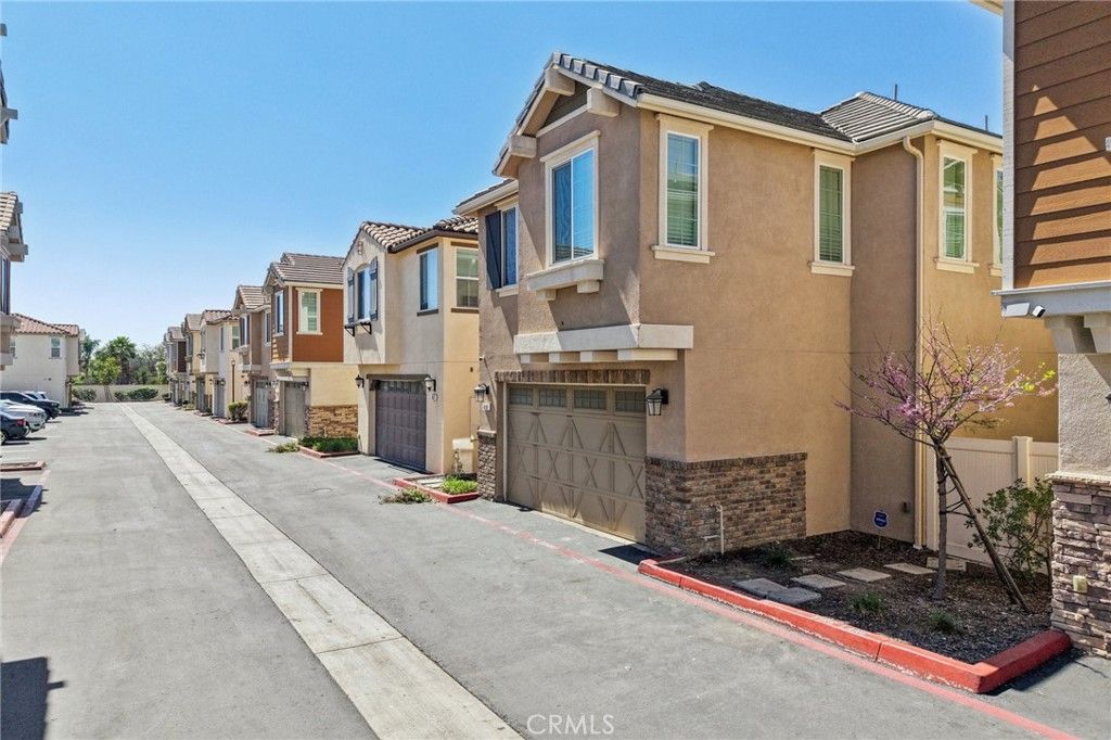 Image 13 of property listing at 618 S Brampton Lane, Rialto, CA 92376