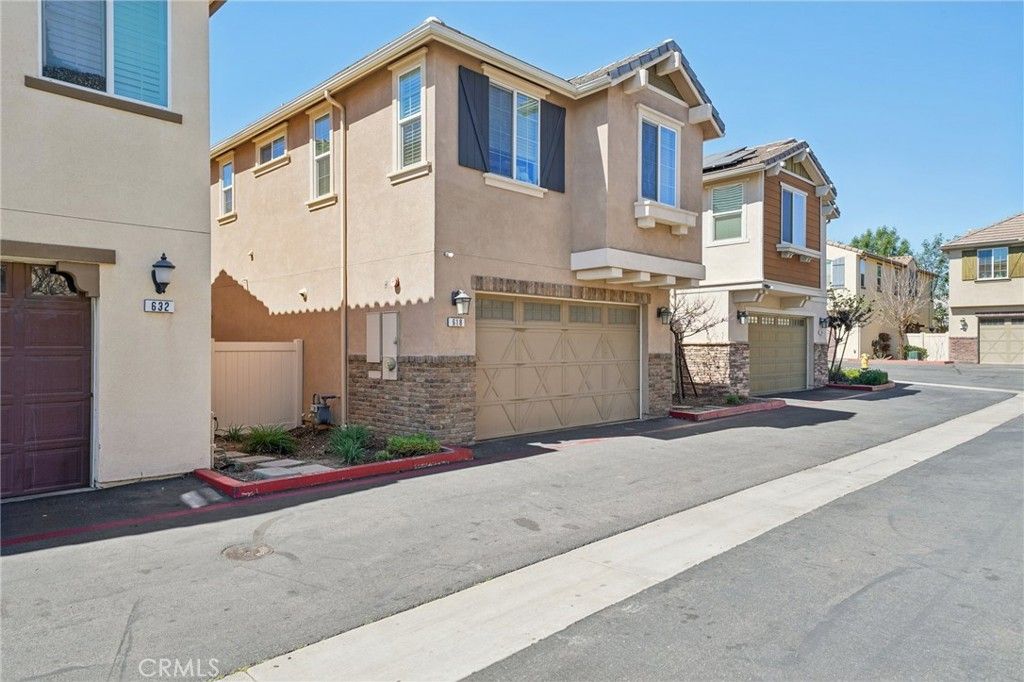 Image 14 of property listing at 618 S Brampton Lane, Rialto, CA 92376
