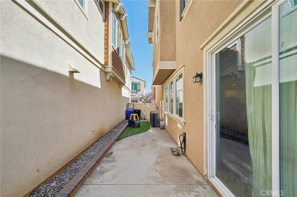 Image 17 of property listing at 618 S Brampton Lane, Rialto, CA 92376