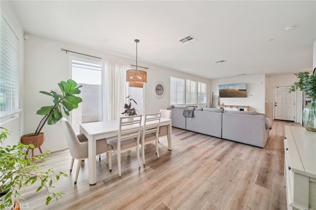 Image 18 of property listing at 618 S Brampton Lane, Rialto, CA 92376