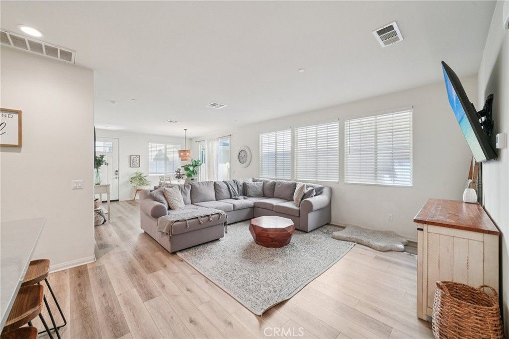 Image 21 of property listing at 618 S Brampton Lane, Rialto, CA 92376