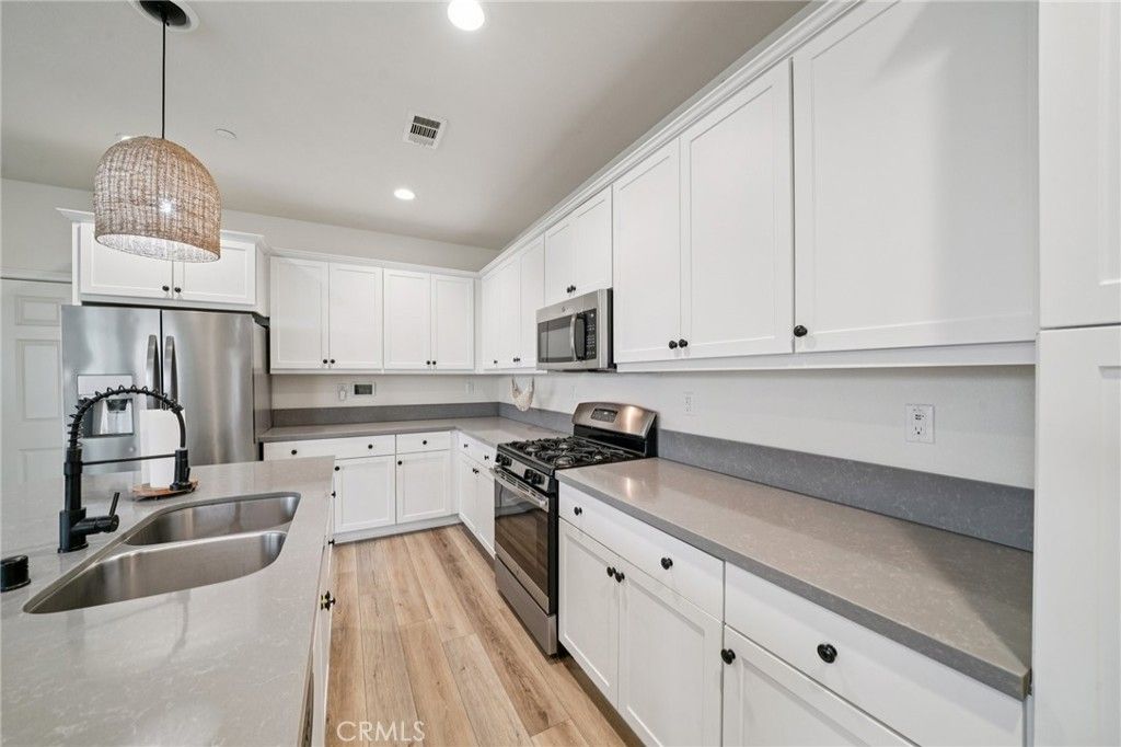 Image 26 of property listing at 618 S Brampton Lane, Rialto, CA 92376