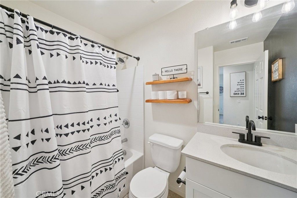 Image 29 of property listing at 618 S Brampton Lane, Rialto, CA 92376