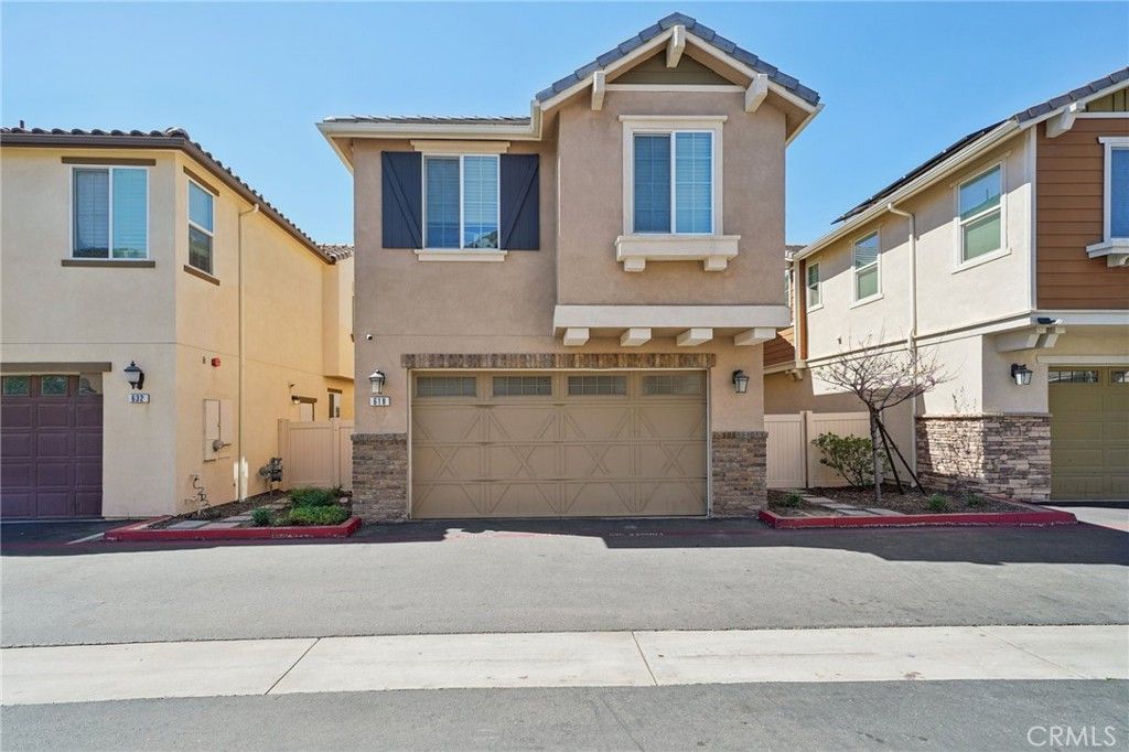 Image 3 of property listing at 618 S Brampton Lane, Rialto, CA 92376