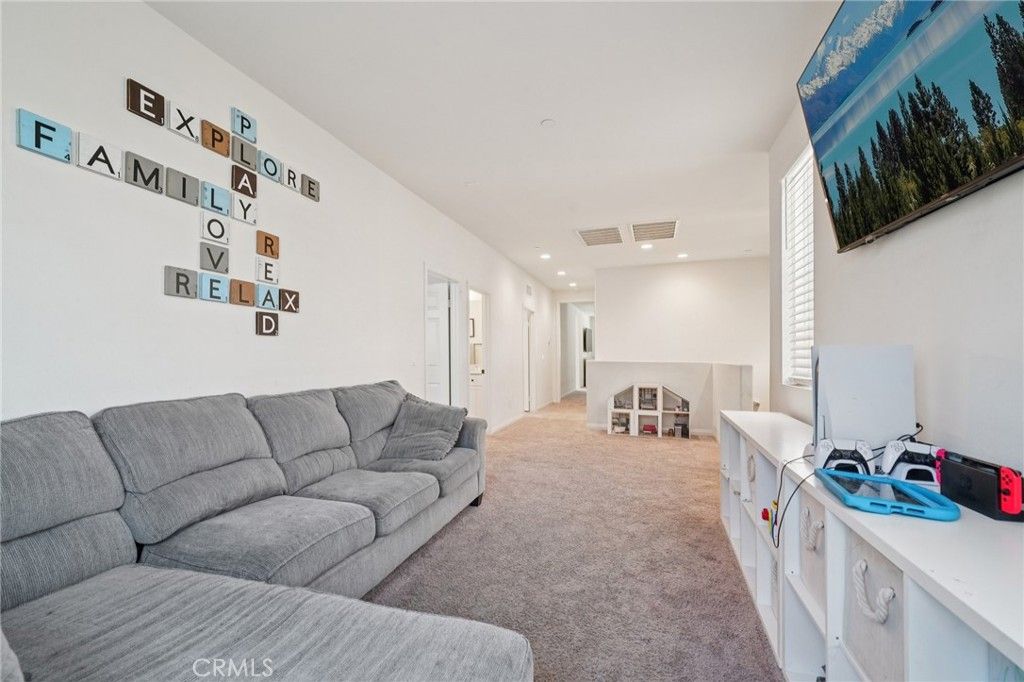 Image 31 of property listing at 618 S Brampton Lane, Rialto, CA 92376