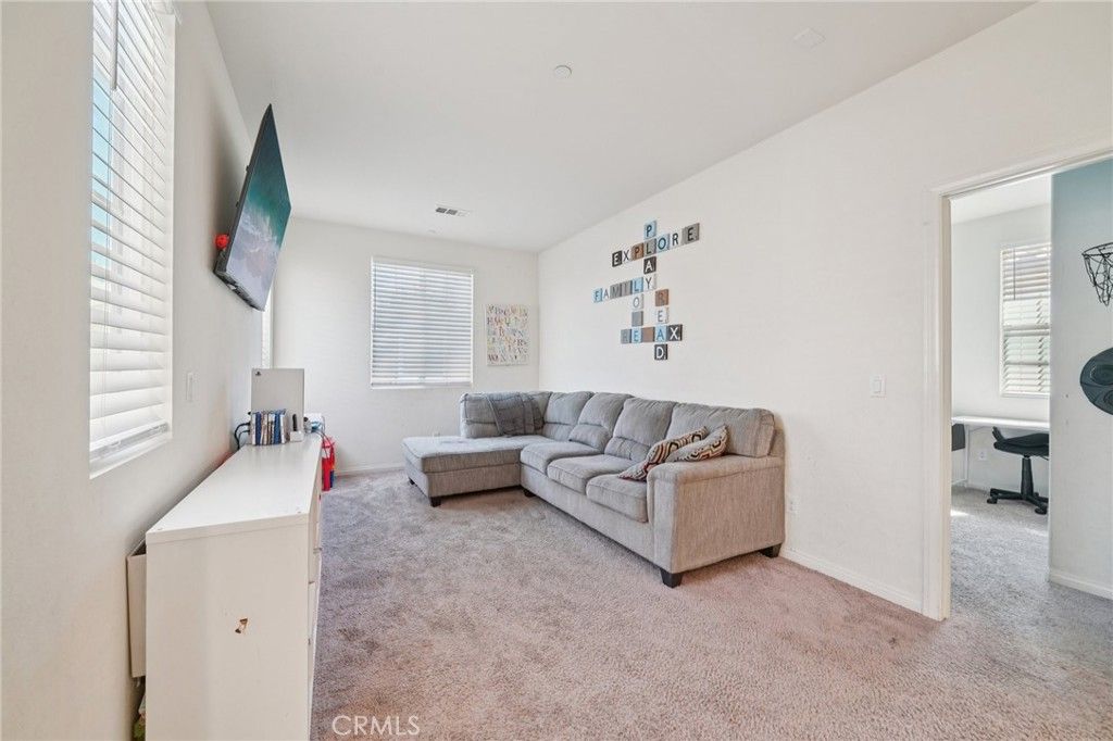 Image 32 of property listing at 618 S Brampton Lane, Rialto, CA 92376