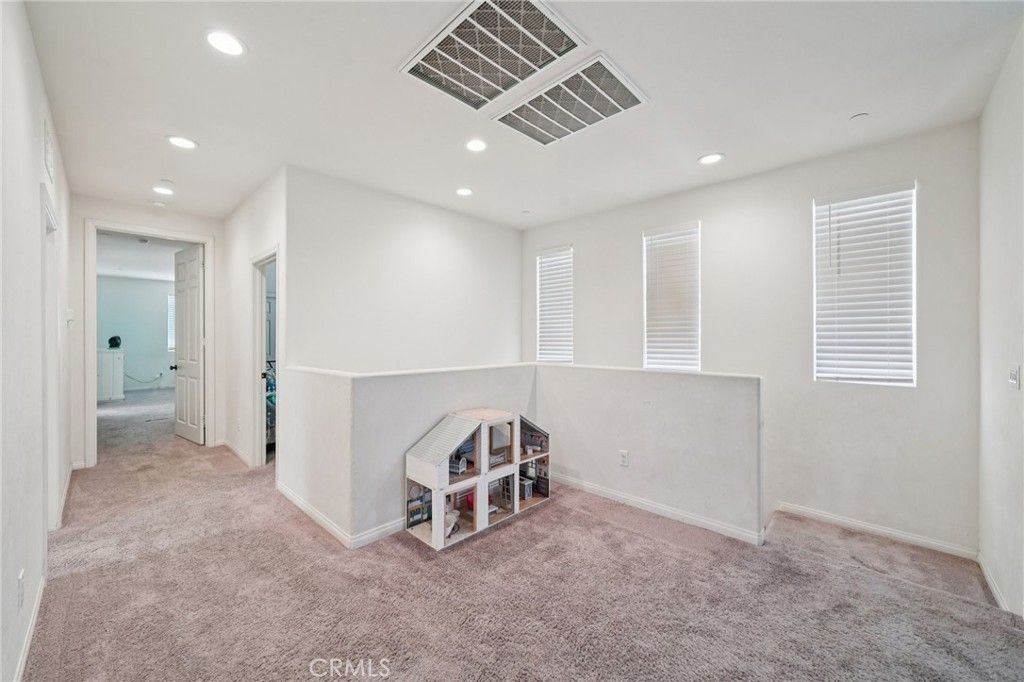 Image 35 of property listing at 618 S Brampton Lane, Rialto, CA 92376