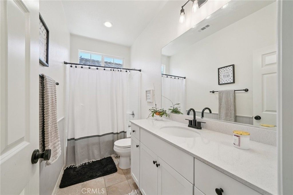 Image 49 of property listing at 618 S Brampton Lane, Rialto, CA 92376