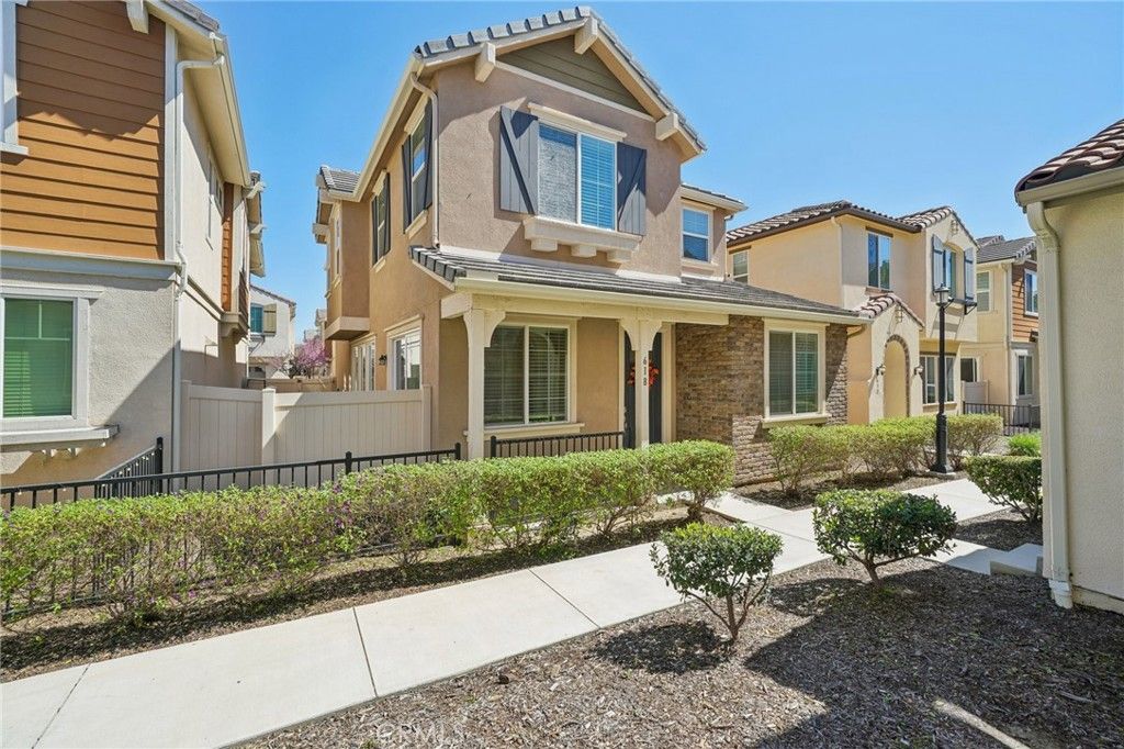 Image 5 of property listing at 618 S Brampton Lane, Rialto, CA 92376
