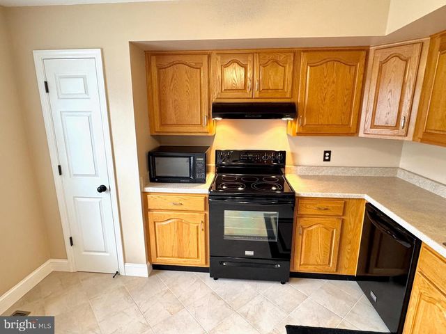 2901 MARVIN DR, Reading, PA 19608