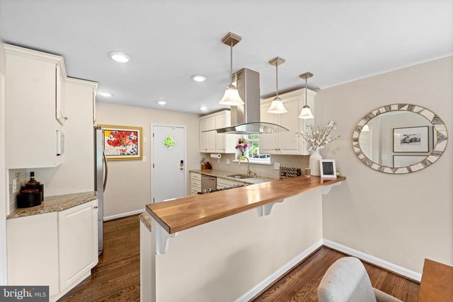 4 LOWRYS LN, Bryn Mawr, PA 19010