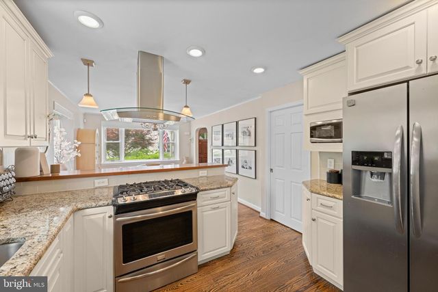 4 LOWRYS LN, Bryn Mawr, PA 19010