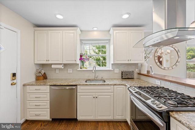 4 LOWRYS LN, Bryn Mawr, PA 19010