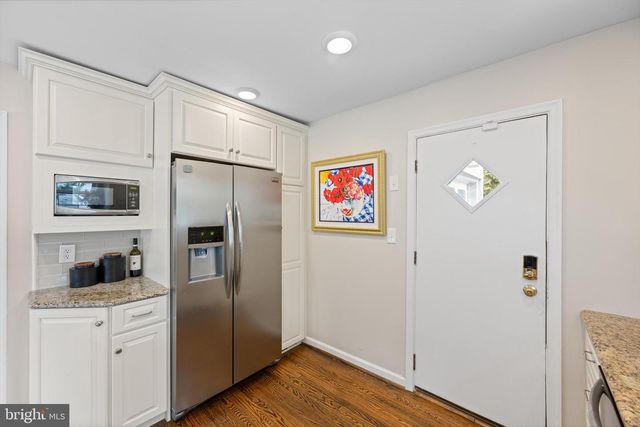 4 LOWRYS LN, Bryn Mawr, PA 19010