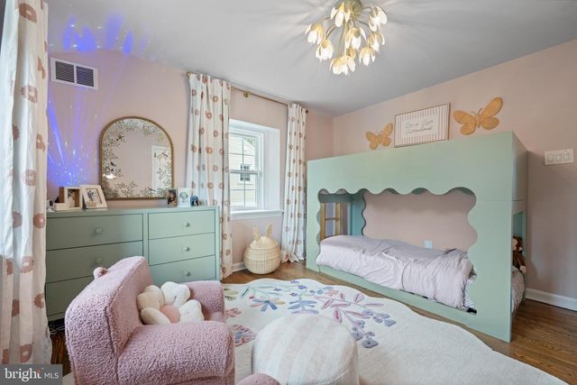 4 LOWRYS LN, Bryn Mawr, PA 19010