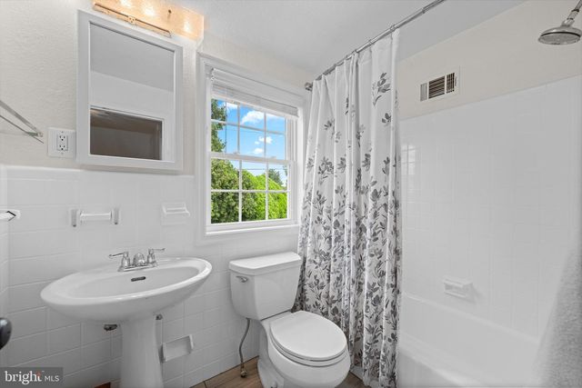 4 LOWRYS LN, Bryn Mawr, PA 19010