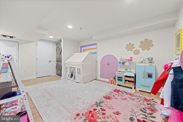 4 LOWRYS LN, Bryn Mawr, PA 19010