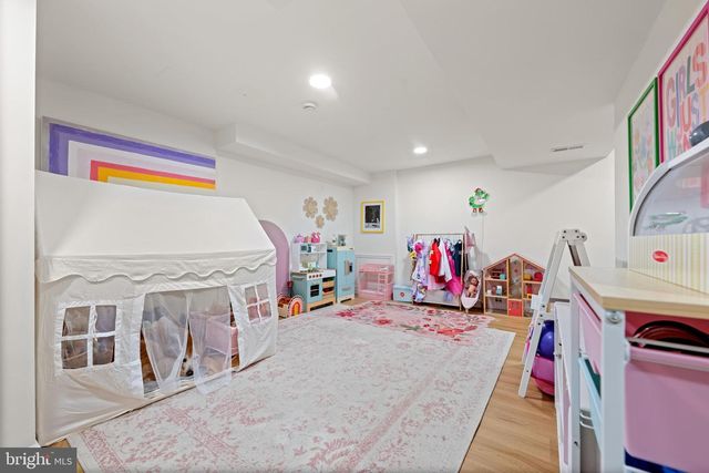 4 LOWRYS LN, Bryn Mawr, PA 19010